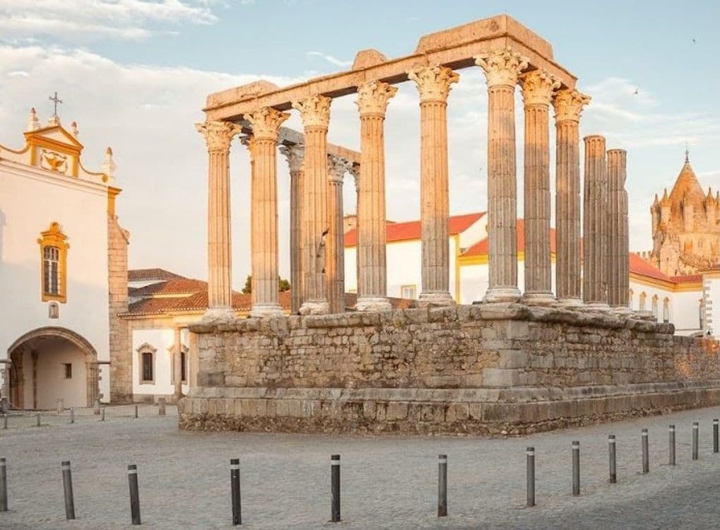 Wandern Sie durch Evora mit den schönsten Highlights