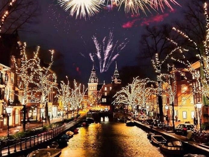 Buon anno nuovo da Niki, la tua compagna di viaggio!